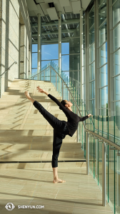 Principal Dancer Angelia Wang warms up at the Valley Performing Arts Center in Northridge, California. (photo by dancer Nancy Wang)